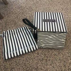 Henri Bendel wristlet